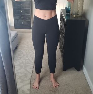 Black lululemon v front workout leggings 6
